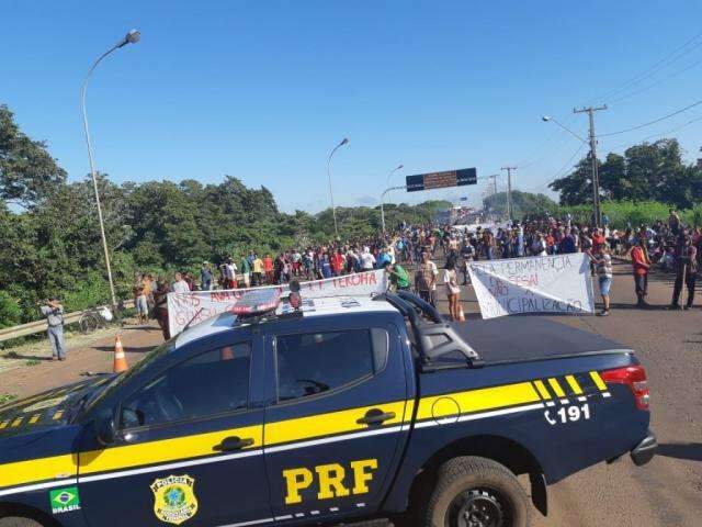 &Iacute;ndios conversam com MPF e liberam rodovia ap&oacute;s quatro horas de protesto