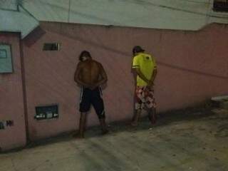 Dupla durante prisão no centro de Campo Grande (Foto: Divulgação/ GM)