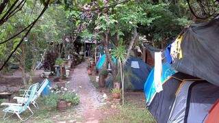 O camping tem 600 m² e muito espaço para as barracas