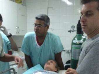 Boletim m&eacute;dico confirma fratura de v&eacute;rtebra de Luciano Huck em pouso for&ccedil;ado 