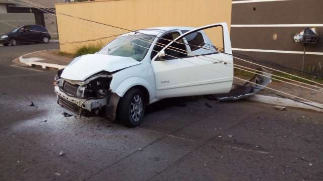 Usu&aacute;rio de drogas some com carro de filha e ve&iacute;culo &eacute; encontrado batido 