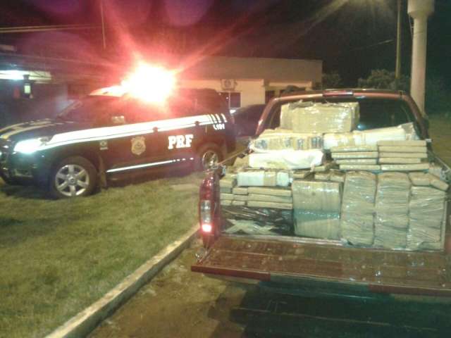 Homem &eacute; preso transportando 914 kg de maconha e tr&ecirc;s caixas de muni&ccedil;&atilde;o 