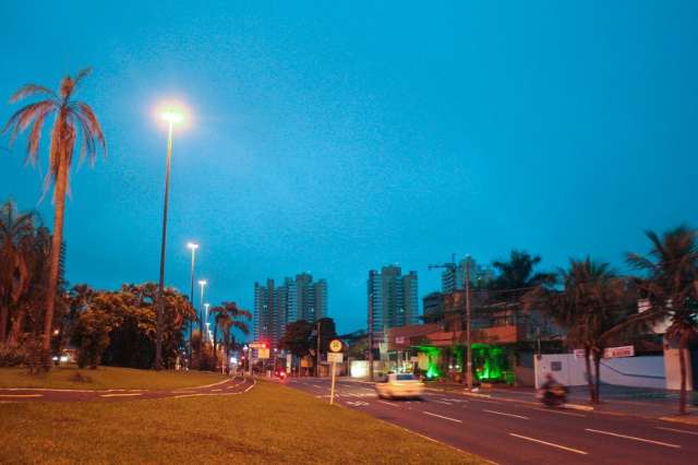 Segunda-feira de c&eacute;u nublado e temperatura amena na Capital 
