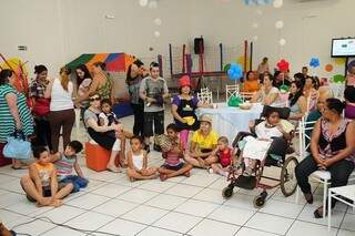 Crianças atendidas pela AACC recebem assistência educacional e recreativa. (Foto:Arquivo Campo Grande News)