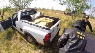 Policiais do DOF encontraram Montana carregada de maconha na margem da MS-289 (Foto: Divulgação/DOF)
