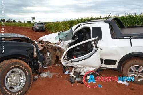 Mulher morre em colis&atilde;o entre dois ve&iacute;culos em Aral Moreira  