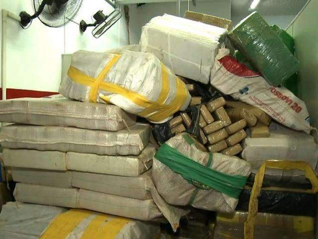 Carreta com 4,6 toneladas de maconha sai de MS e &eacute; apreendida em SP