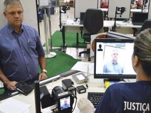 Para n&atilde;o perder t&iacute;tulo de eleitor, 400 mil ainda precisam fazer biometria