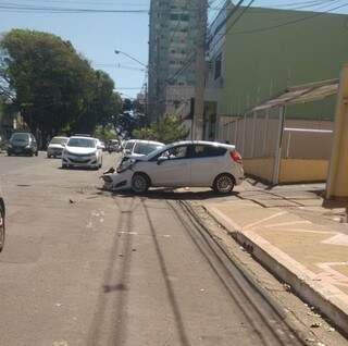 O flagrante do acidente foi enviado para a redação  através do WhatsApp (Foto: Direto das ruas)