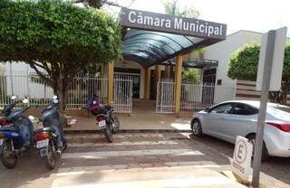 Fachada da Câmara Municipal de Amambai, que vai responder a quatro inquéritos civis abertos pelo MPE (Foto: Divulgação/Vilson Nascimento)