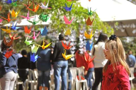 Desafio pelas ruas é produzir 1 origami em 10 minutos, sem reclamar da vida