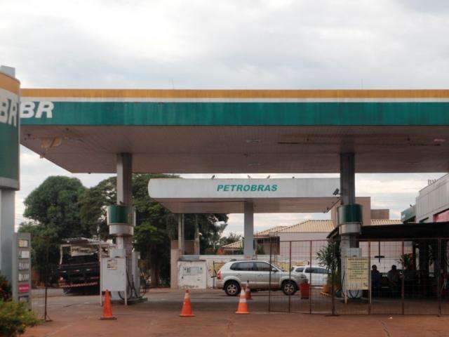 Postos continuam sem combust&iacute;veis e com&eacute;rcio avalia fechar lojas