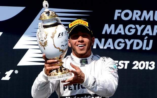 Hamilton vence pela primeira vez na Mercedes; Massa fica em oitavo
