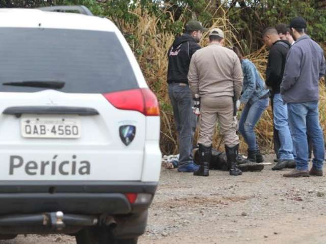 Homem encontrado morto tinha 31 anos e v&aacute;rias passagens pela pol&iacute;cia 