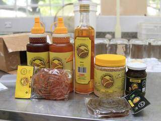 Produtos de abelhas embalados, inspecionados, envasados e rotulados na Incubadora Municipal. (Foto: Marina Pacheco)