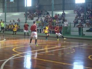 Estudantes de escolas estaduais se enfrentam pela Copa Pelezinho de Futsal. (Foto: Divulgação/Assessoria)