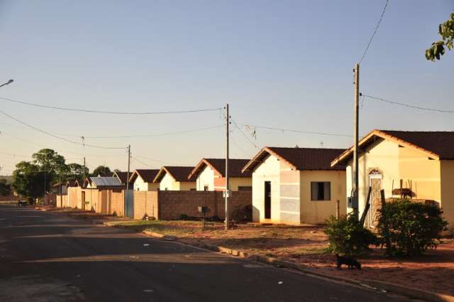 Esperando h&aacute; 13 anos por casas, 100 fam&iacute;lias ind&iacute;genas invadem &aacute;rea