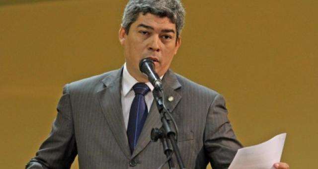 Audi&ecirc;ncia p&uacute;blica discute fechamento da escola CNEC no dia 11 de mar&ccedil;o