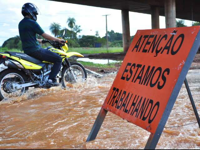  Com chuva r&aacute;pida na Capital, bombeiros registram sete chamados por alagamento