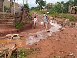 No Noroeste, basta pouca chuva para pessoas ficarem quase ilhadas