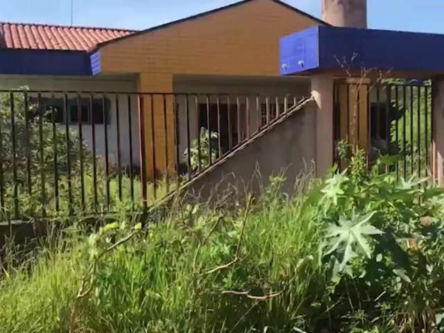 Ceinf abandonado j&aacute; teve instala&ccedil;&atilde;o el&eacute;trica, port&atilde;o e vitr&ocirc;s furtados