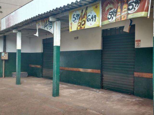Comerciante &eacute; assassinado a tiros de pistola em frente a bar no Tijuca