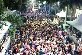Cerca de 20 mil foliões participaram do bloco Cibalena, na noite de sexta-feira. (Foto: Divulgação)