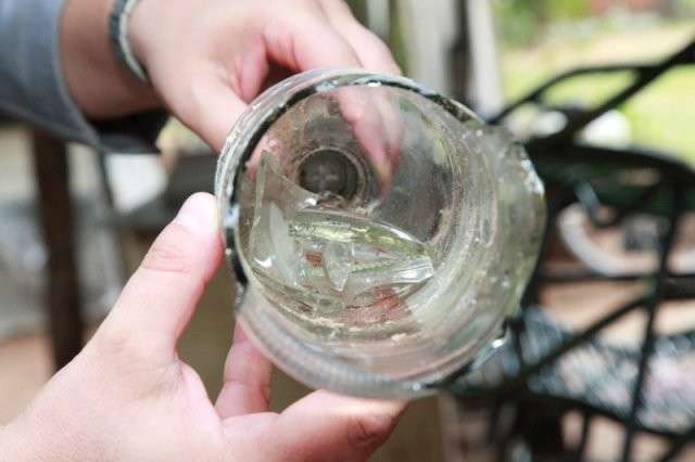 Menino de um ano morre ao cair em cima de garrafa de vidro em casa