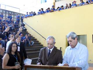 Governador participou de evento na escola Joaquim Murtinho (foto Rachid Waqued/Notícias MS)