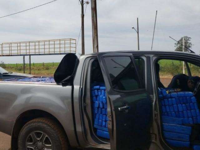 PRF encontra 1.430 quilos de maconha em camionete abandonada em estrada vicinal 