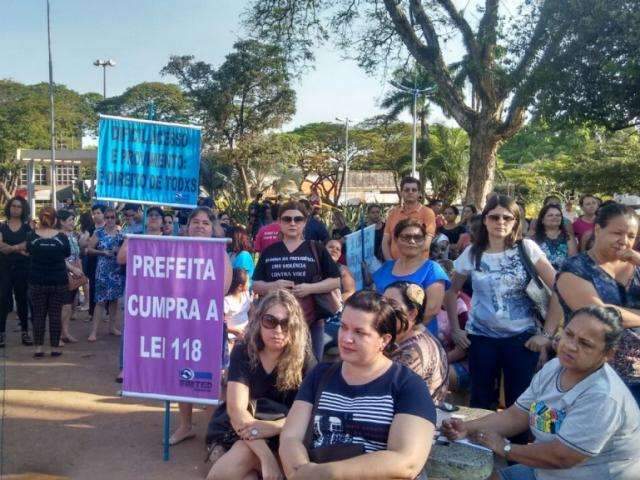 TJ nega recurso e professores fazem ato p&uacute;blico e mant&ecirc;m greve parcial