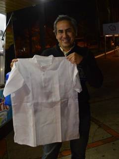 A camisa de fio de algodão bordada é paraguaia e vai levar um pouco mais da própria cultura para o dia a dia do dentista. (Foto: Kimberly Teodoro)