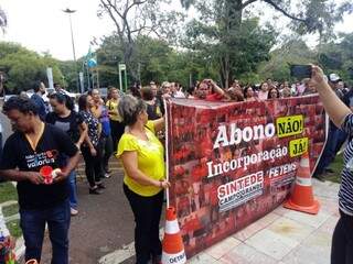 Protesto em frente à Governadoria, no Parque dos Poderes (Foto: Leonardo Rocha)