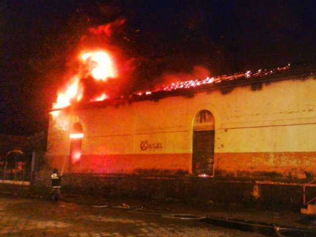 Inc&ecirc;ndio em pr&eacute;dio de antiga esta&ccedil;&atilde;o ferrovi&aacute;ria pode ter sido criminoso