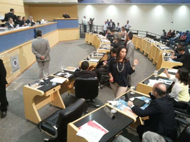 Comiss&atilde;o Processante gera discuss&otilde;es durante sess&atilde;o da C&acirc;mara