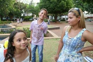 Garotinha diz que aprendeu com a mãe a importância de amar (Foto: Fernando Antunes)