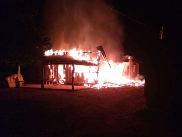 Inc&ecirc;ndio destr&oacute;i resid&ecirc;ncia envolvida em disputa por heran&ccedil;a familiar