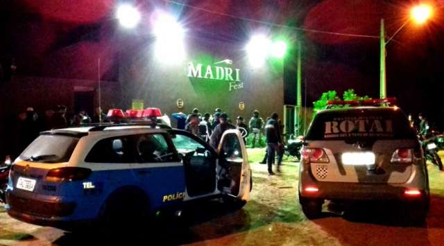 PM encontra drogas e  adolescentes em boate; 19 foram detidos