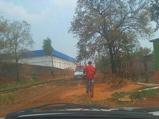 Viatura do Samu chegando no local do acidente (Foto: Maressa Mendonça)