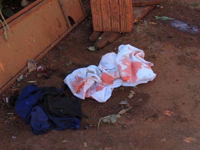Homem esfaqueado por vizinho est&aacute; em estado grave e aguarda vaga em CTI