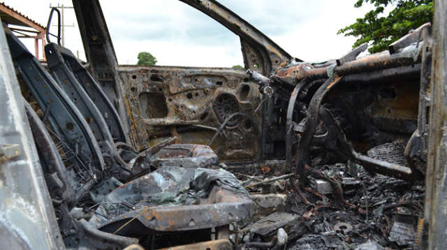  Ve&iacute;culo fica destru&iacute;do ap&oacute;s inc&ecirc;ndio na BR-163