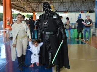 Brunno Elias virou Darth Vader, Erika Morel era Padme Amidala, e Olivia foi vestida de Princesa Leia.