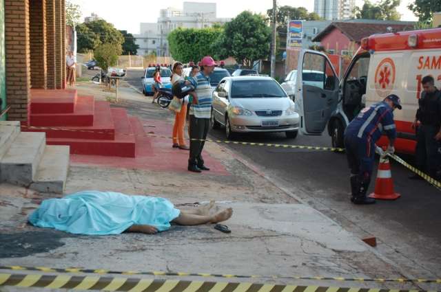 Ex-policial era violento e tinha rixa com todos, afirmam vizinhos