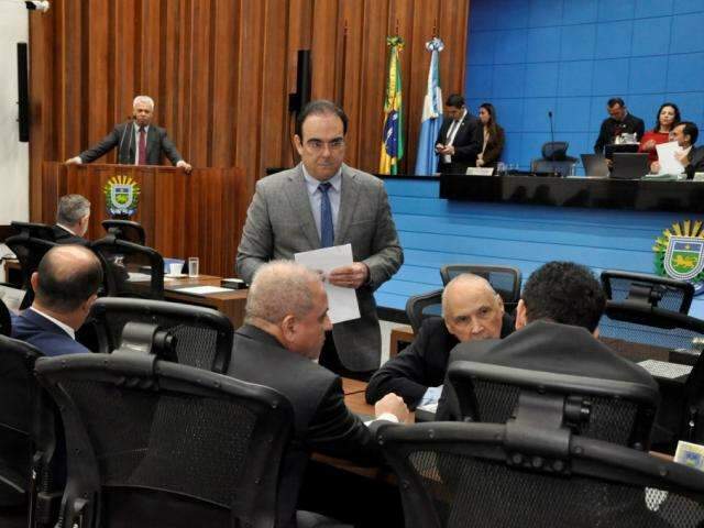 Com reforma previdenci&aacute;ria em vota&ccedil;&atilde;o, deputados cobram a tribut&aacute;ria