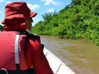 Bombeiros buscam mulher de 43 anos que teria desaparecido no rio Miranda Bombeiros buscam mulher de 43 anos que teria desaparecido no rio Miranda