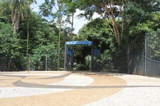 Entrada da Praça Itanhangá, um convite para o contato com a natureza (Foto: Alan Nantes)