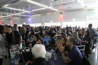Evento ocorreu no clube Estoril e teve 1300 convites vendidos (Foto: Saul  Schramm)
