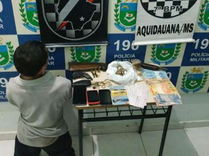 Famoso na polícia, Carlão Anão é preso com granada escondida na cômoda