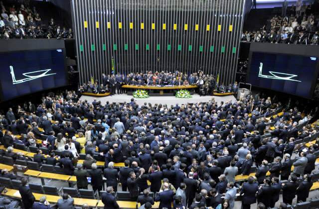  Com quatro novatos, bancada federal toma posse em Bras&iacute;lia
