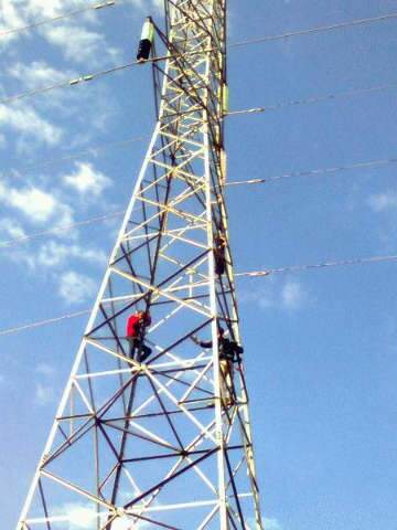  Jovem de 21 anos &eacute; retirado de torre de alta tens&atilde;o em Anast&aacute;cio